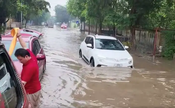 xe điện đi mưa ngập có sao không vinfast